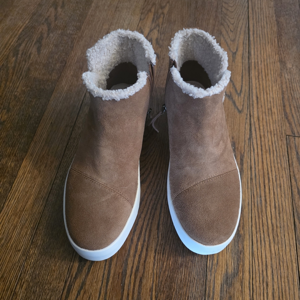 TOMS Brown Suede Ankle Boots with Shearling Lining